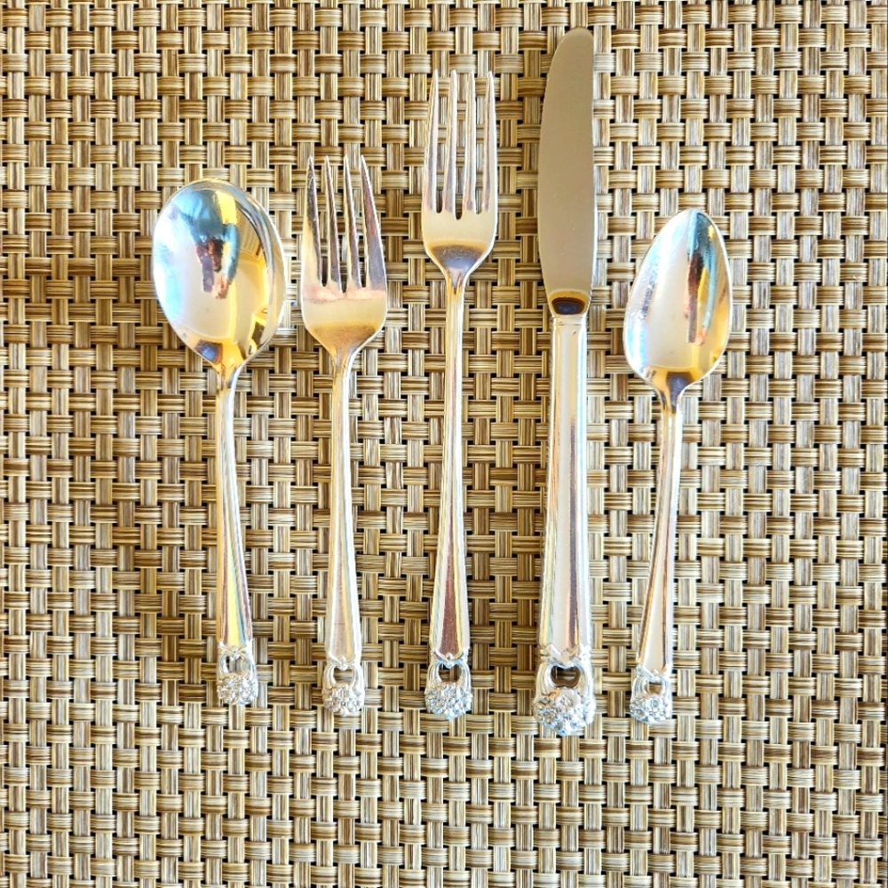 Silverplate Flatware Roger's Brothers 46 Piece "Eternally Yours" 1941